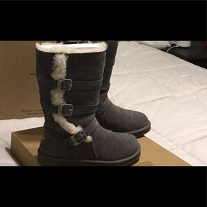 UGG boots girls size 4. Very gently worn.